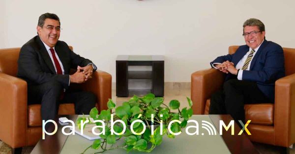 Se re&uacute;nen C&eacute;spedes Peregrina y Monreal en Puebla