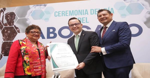 Reconoce Armenta labor de los abogados en la pol&iacute;tica mexicana