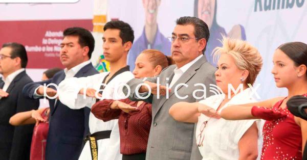 Abandera Sergio Salomón a la Delegación Poblana Rumbo a los Nacionales CONADE2023