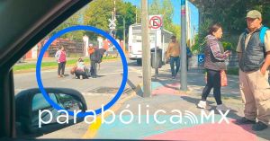 Atropella a ciclista y huye frente a la terminal del Tren Turístico