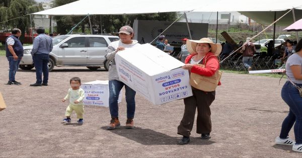 Entregan en San Andrés Cholula calentadores solares del programa presupuesto participativo