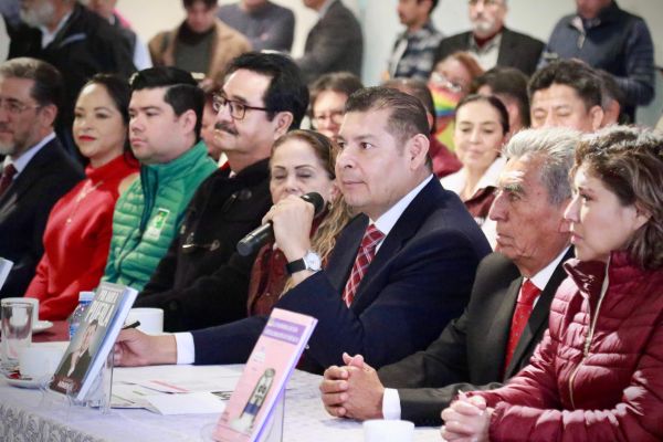 Integra megacoalición quienes amamos a Puebla: Armenta