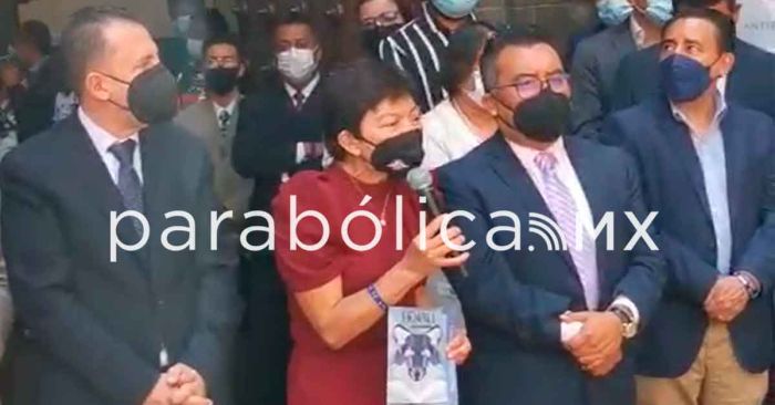 El mejor consejero es un libro: Lilia Cedillo al inaugurar la Fenali