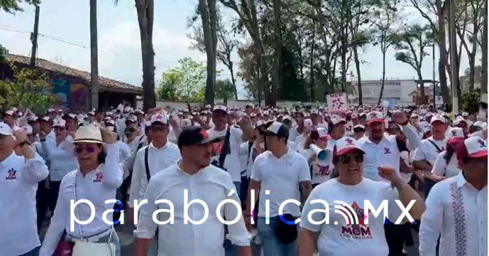 El coraje de un secretario durante el desfile