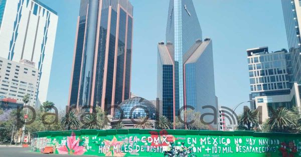 Retiran ahuehuete de la glorieta del Paseo de la Reforma