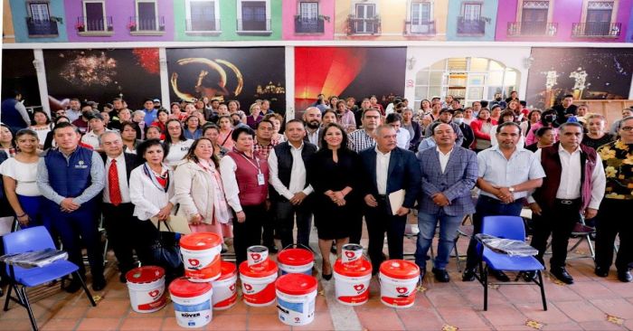 Reciben escuelas públicas de San Andrés Cholula apoyos