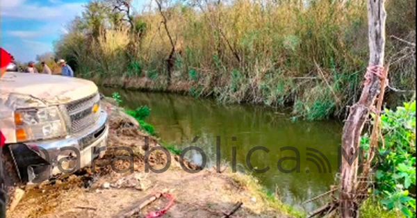 Encuentran 14 cuerpos en una camioneta en canal de Nuevo León