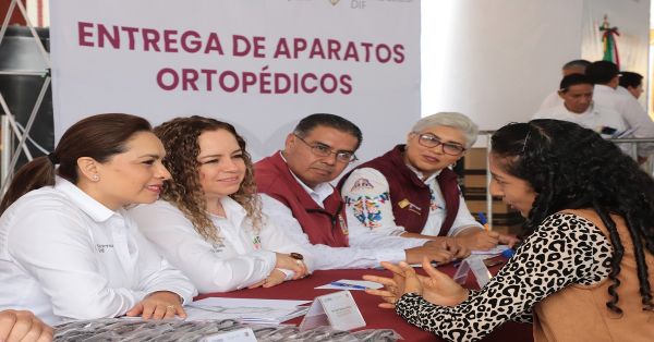 Entrega SEDIF beneficios a personas vulnerables de Xicotepec