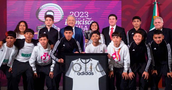 Reconoce AMLO a jóvenes mexicanos campeones del World Challenge del Real Madrid