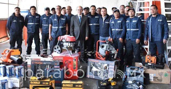 Entregan maquinaria a la cuadrilla especializada en atenci&oacute;n a mercados