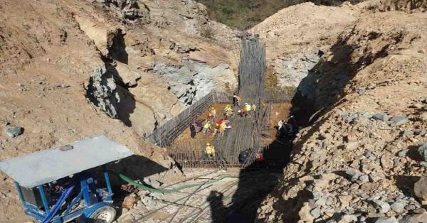 Colapsa estructura en carretera de Pachuca, hay 2 muertos