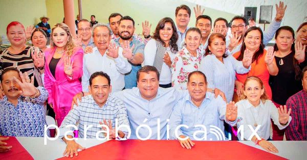 Se reúne Julio Huerta con liderazgos políticos y sociales del distrito 13 de Tepeaca