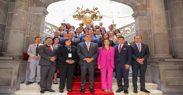 Trabajar en unidad y desarrollo por Puebla y no distraerse en el futuro, pide Gobernador de Puebla