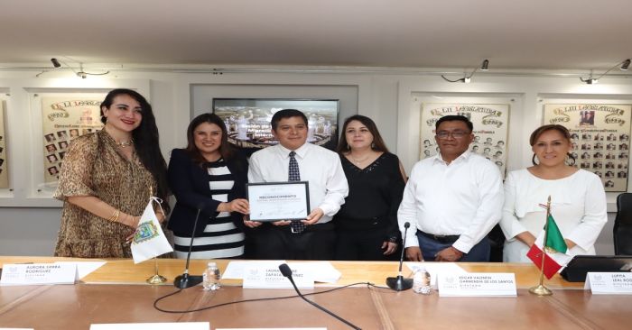 Reconocen en la Comisi&oacute;n de Migraci&oacute;n el m&eacute;rito emprendedor de poblano en los Estados Unidos