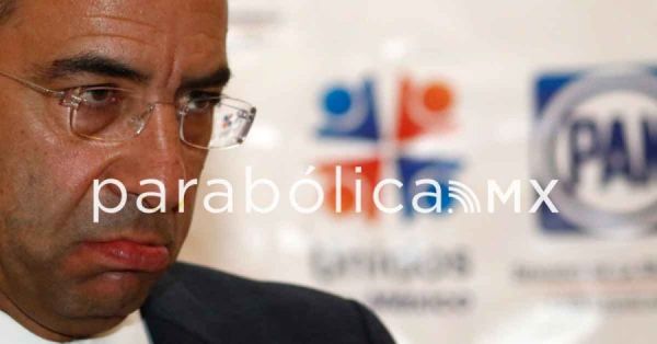 Vapulean poblanos a Lozano por cr&iacute;ticas a los libros de texto; repudian su carrera pol&iacute;tica