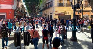 Chocan policías y ambulantes por el control de la calles rehabilitadas del Centro Histórico