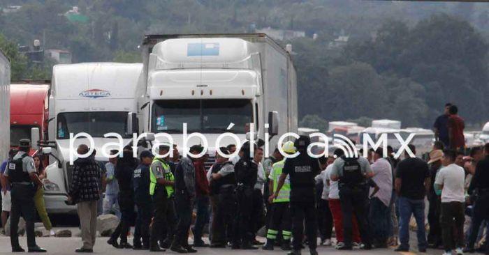 Vuelven atracos y bloqueos foco rojo la México-Puebla