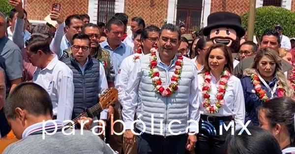Recibe Sergio Salomón su cumpleaños en Tepeaca; "tengo los pies en la tierra", afirma