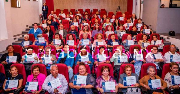 Se grad&uacute;an 64 personas adultas mayores del Taller de C&oacute;mputo del DIF municipal