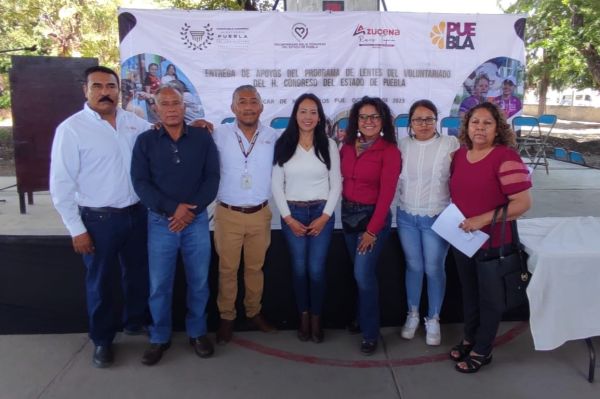 Entrega Voluntariado del Congreso 77 lentes en Iz&uacute;car de Matamoros