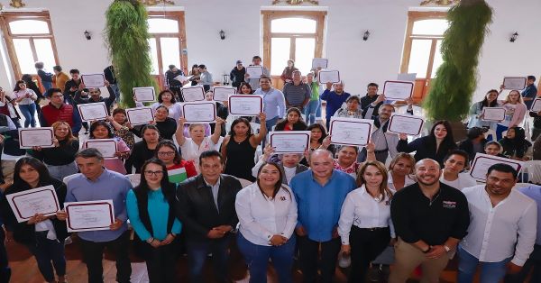 Entregan constancias del Registro Nacional de Turismo en Zacatlán