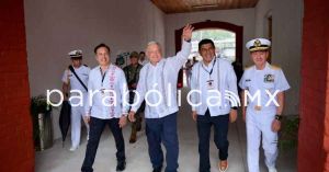 Recorre AMLO el Istmo de Tehuantepec en el nuevo tren de pasajeros