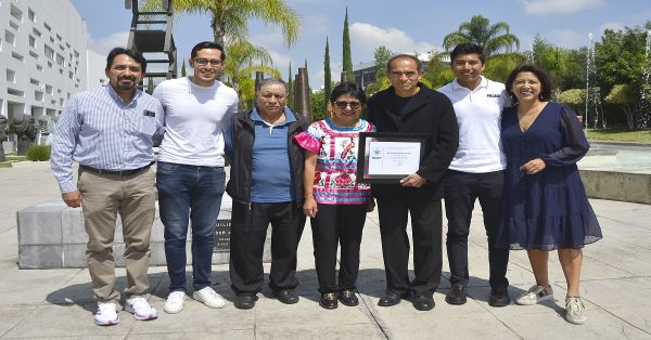 Rinde BUAP homenaje a Sergio Jim&eacute;nez Cancino, destacado maratonista