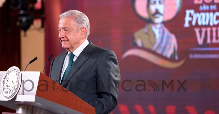 Llama AMLO a no votar por republicanos ante los insultos del senador Kennedy