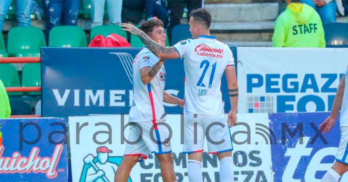Vence Cruz Azul 2-0 al Pachuca