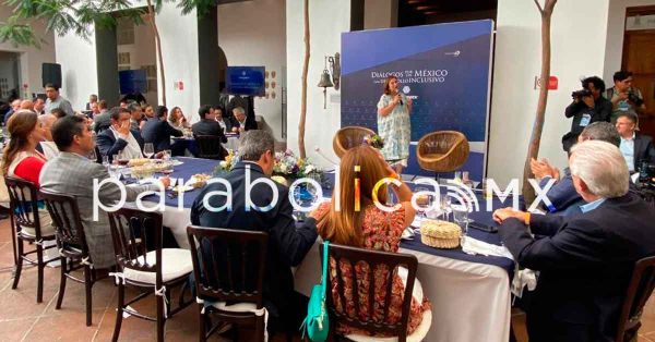 Acogen representantes del empresariado poblano a X&oacute;chitl G&aacute;lvez