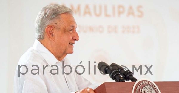 Pide López Obrador a abogados destrabar compra de Mexicana de Aviación