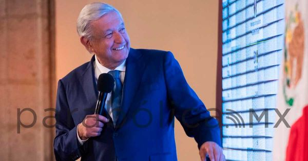 “Es un hecho histórico”, celebra AMLO 90 años de Banobras