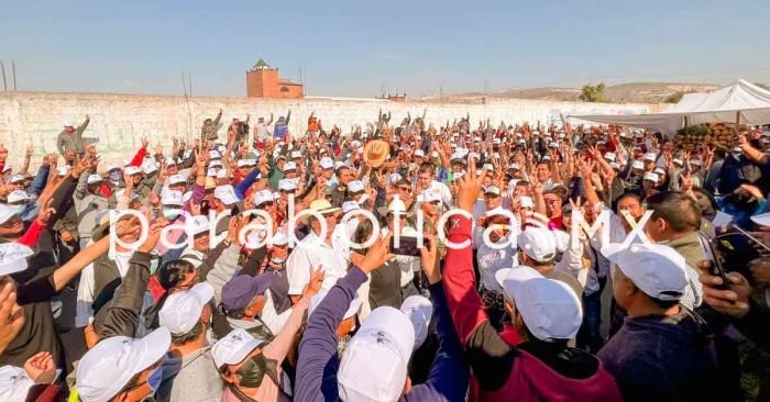 Convive Armenta con más de 5 mil personas en el Tianguis de Tepeaca