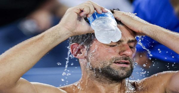 Levanta polémica la bebida de Novak Djokovic en final de Cincinnati