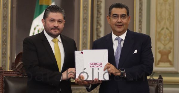 Rinde Sergio Salomón informe de gobierno ante Congreso del Estado