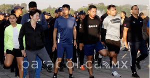 Participa Eduardo Rivera en una carrera con 117 cadetes de la Policía municipal