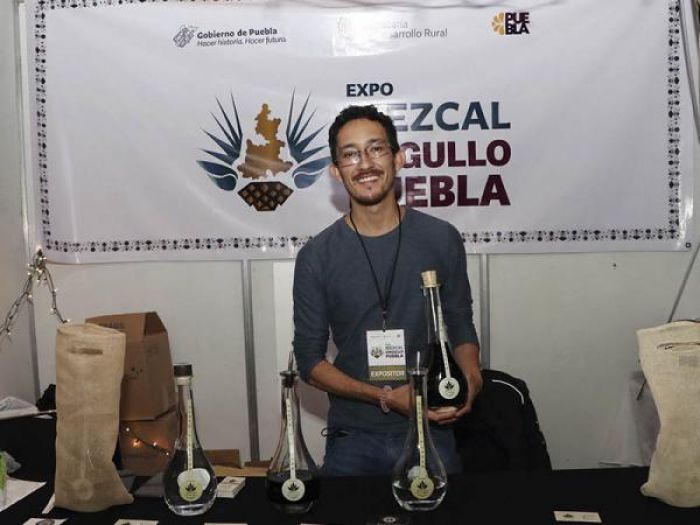 Contin&uacute;a gobierno estatal con apoyo a productores de mezcal