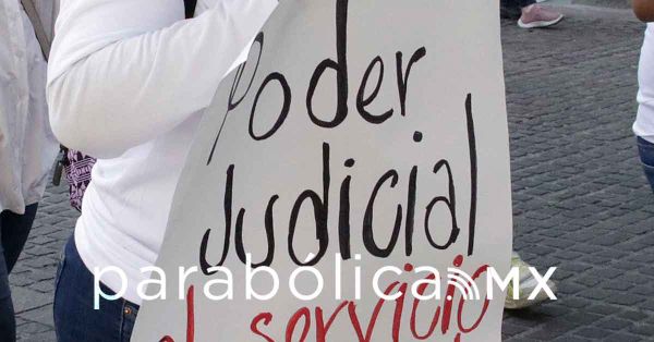 Marchan a favor&nbsp;del Poder Judicial en Puebla