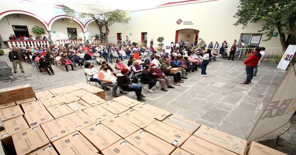 Apoyan a grupos vulnerables de Puebla con productos lácteos