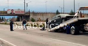 Se lanza hombre de un puente en Periférico y muere