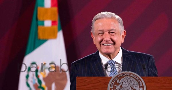 Anuncia López Obrador aumento de 8.2% en el salario de los maestros