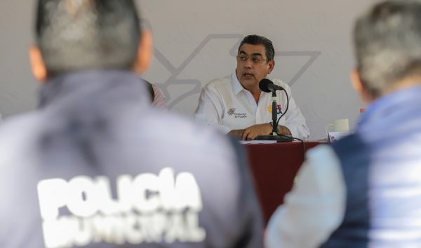 Se reúne Sergio Salomón con 28 presidentes municipales y mandos policiales de la región de Acatlán de Osorio