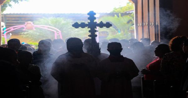 Arrestan a 11 sacerdotes en Nicaragua