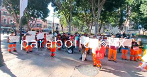 Se manifiestan &quot;naranjitas&quot; frente a Palacio Municipal; &quot;queremos nuestro ahorro&quot;, la consigna