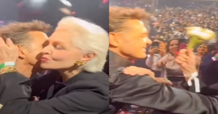 Detiene concierto Luis Miguel para saludar a Carolina Herrera