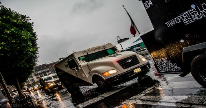 Asalta un comando armado camión de valores en calles de Puebla