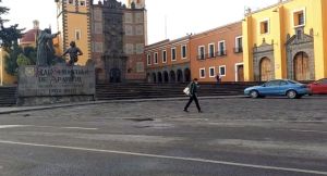 Cubre lodo gris calles de la ciudad de Puebla