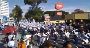 Marchan trabajadores contra el ISR y para exigir al IMSS mejorar servicios