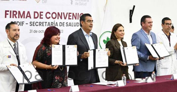 Entrega Sergio Salom&oacute;n y Gaby Bonilla aparatos cocleares