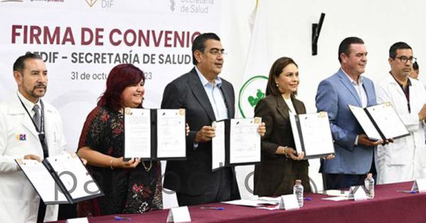 Entrega Sergio Salom&oacute;n y Gaby Bonilla aparatos cocleares